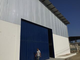 Foto 1 de galpón industrial de alquiler en manta montecristi