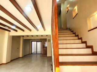 Casa nueva de 3 pisos en Cotacachi