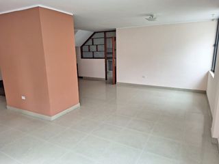 Foto 2 de VENTA- AMPLIA CASA DE VENTA EN EL MEJOR SECTOR DE LATACUNGA RIVER PARK /24URB07