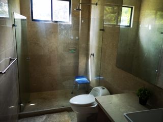 Foto 16 de Venta Amplia Casa con 4 Habitaciones y Cuarto de Servicio: Hermosa Vista