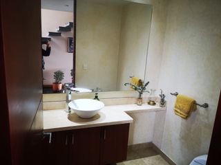 Foto 7 de Venta Amplia Casa con 4 Habitaciones y Cuarto de Servicio: Hermosa Vista