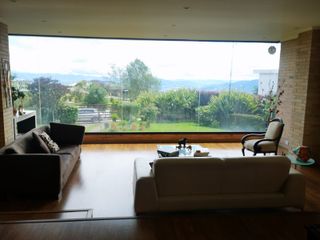Foto 9 de Venta Amplia Casa con 4 Habitaciones y Cuarto de Servicio: Hermosa Vista