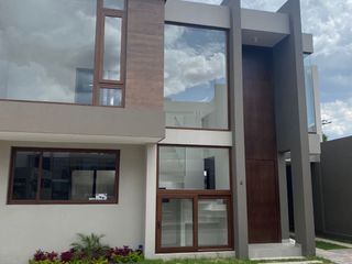 Foto 2 de MODERNAS CASAS A ESTRENAR EN CONJUNTO CUMBAYA (Colegio Menor, Vía Santa Inés)