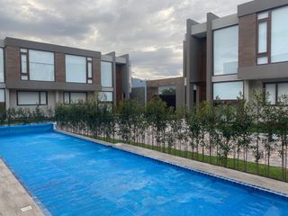 Foto 1 de MODERNAS CASAS A ESTRENAR EN CONJUNTO CUMBAYA (Colegio Menor, Vía Santa Inés)