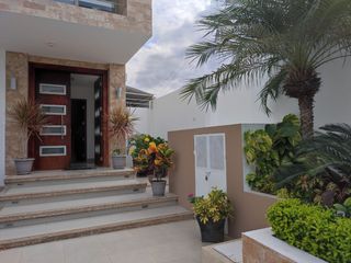Foto 1 de casa en urbanización de venta en manta zona sur