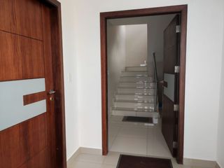 Foto 2 de casa en urbanización de venta en manta zona sur