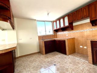 EN VENTA CASA DE 2 PLANTAS EN CONJUNTO SECTOR MARIANITAS - CALDERÓN