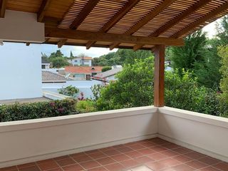 Casa en Alquiler, Cumbaya, Urbanizacion privada, Quito, Ecuador, cerca de reservorio
