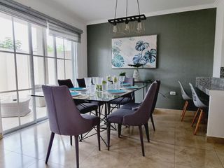 Foto 8 de Venta de preciosa casa diseño moderno en Etapa Brisana - Urb Casalaguna/ km 12 av. León Febres Cordero.