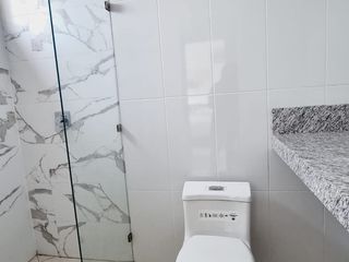 Foto 21 de Venta de preciosa casa diseño moderno en Etapa Brisana - Urb Casalaguna/ km 12 av. León Febres Cordero.