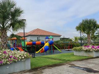 Foto 36 de Venta de preciosa casa diseño moderno en Etapa Brisana - Urb Casalaguna/ km 12 av. León Febres Cordero.