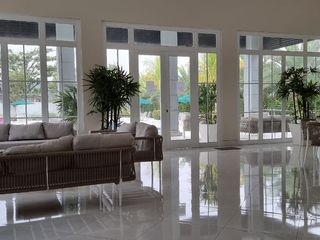 Foto 30 de Venta de preciosa casa diseño moderno en Etapa Brisana - Urb Casalaguna/ km 12 av. León Febres Cordero.