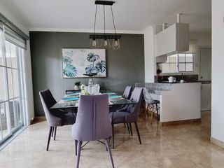 Foto 9 de Venta de preciosa casa diseño moderno en Etapa Brisana - Urb Casalaguna/ km 12 av. León Febres Cordero.