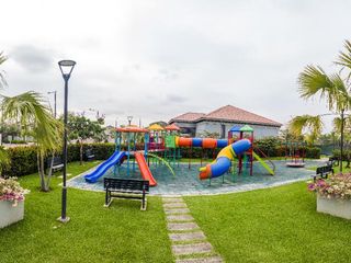 Foto 38 de Venta de preciosa casa diseño moderno en Etapa Brisana - Urb Casalaguna/ km 12 av. León Febres Cordero.