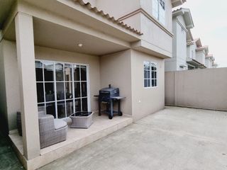 Foto 14 de Venta de preciosa casa diseño moderno en Etapa Brisana - Urb Casalaguna/ km 12 av. León Febres Cordero.