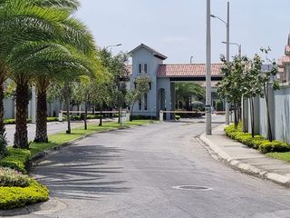 Foto 29 de Venta de preciosa casa diseño moderno en Etapa Brisana - Urb Casalaguna/ km 12 av. León Febres Cordero.