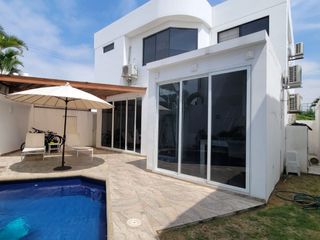 Foto 21 de En venta lujosa y moderna casa en Bouganville, via a Samborondon