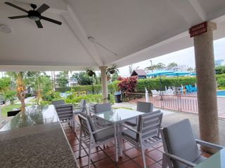 Foto 12 de En venta lujosa y moderna casa en Bouganville, via a Samborondon