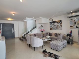 Foto 53 de En venta lujosa y moderna casa en Bouganville, via a Samborondon