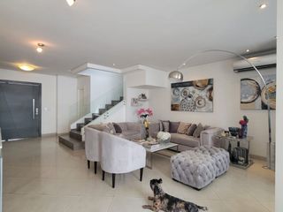 Foto 57 de En venta lujosa y moderna casa en Bouganville, via a Samborondon