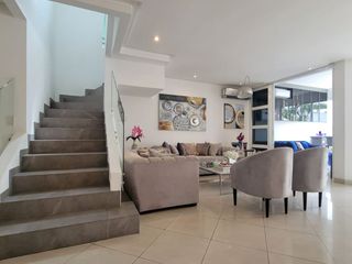 Foto 58 de En venta lujosa y moderna casa en Bouganville, via a Samborondon