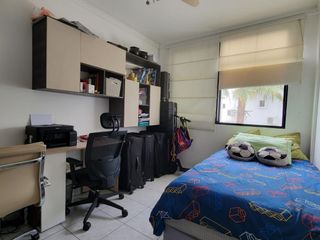 Foto 46 de En venta lujosa y moderna casa en Bouganville, via a Samborondon