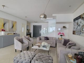 Foto 6 de En venta lujosa y moderna casa en Bouganville, via a Samborondon