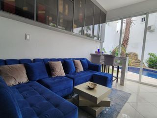 Foto 49 de En venta lujosa y moderna casa en Bouganville, via a Samborondon