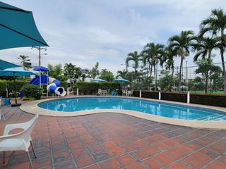 Foto 8 de En venta lujosa y moderna casa en Bouganville, via a Samborondon