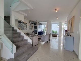 Foto 63 de En venta lujosa y moderna casa en Bouganville, via a Samborondon