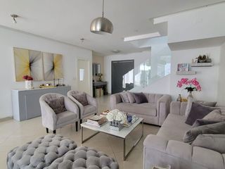 Foto 1 de En venta lujosa y moderna casa en Bouganville, via a Samborondon