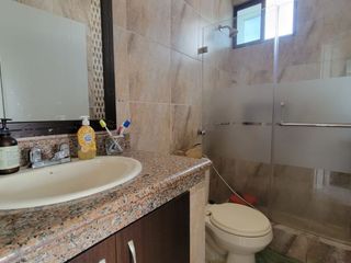Foto 33 de En venta lujosa y moderna casa en Bouganville, via a Samborondon