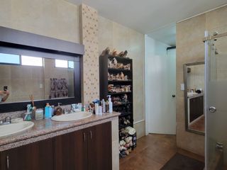 Foto 22 de En venta lujosa y moderna casa en Bouganville, via a Samborondon