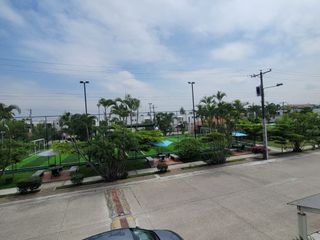 Foto 41 de En venta lujosa y moderna casa en Bouganville, via a Samborondon