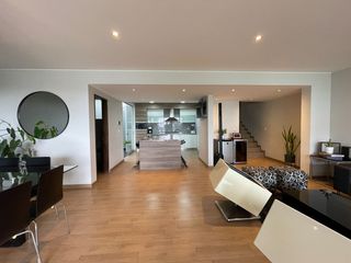 Foto 5 de Venta de moderna casa en Surco, jardín, piscina y vista panorámica a la ciudad