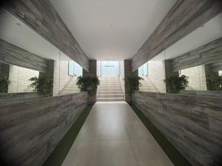 Foto 12 de Venta de moderna casa en Surco, jardín, piscina y vista panorámica a la ciudad