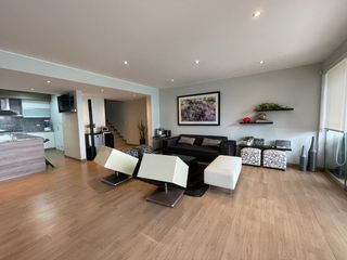 Foto 4 de Venta de moderna casa en Surco, jardín, piscina y vista panorámica a la ciudad