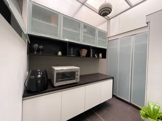 Foto 11 de Venta de moderna casa en Surco, jardín, piscina y vista panorámica a la ciudad