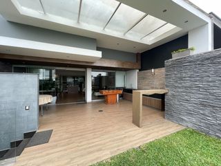 Foto 15 de Venta de moderna casa en Surco, jardín, piscina y vista panorámica a la ciudad