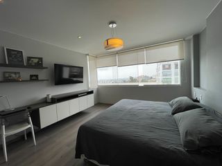 Foto 20 de Venta de moderna casa en Surco, jardín, piscina y vista panorámica a la ciudad