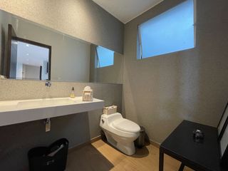 Foto 24 de Venta de moderna casa en Surco, jardín, piscina y vista panorámica a la ciudad