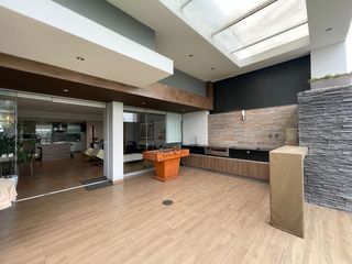 Foto 16 de Venta de moderna casa en Surco, jardín, piscina y vista panorámica a la ciudad