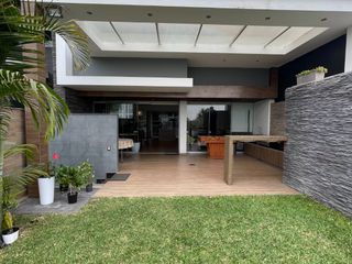 Foto 17 de Venta de moderna casa en Surco, jardín, piscina y vista panorámica a la ciudad