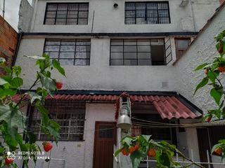 Se vende casa rentable, con 6 apartamento independientes, garaje y patio, ubicada en el barrio Bello Horizonte.