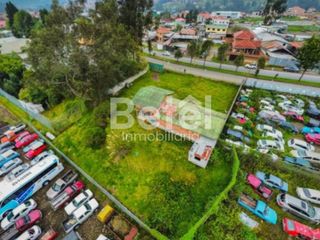 Arriendo Casa con amplio Terreno en Av principal, Sector San Joaquín/Patios de Retención Emov, Cuenca Ecuador