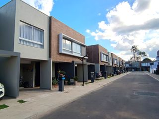 Foto 1 de New Home In Residential Community With Pool, Gym + More