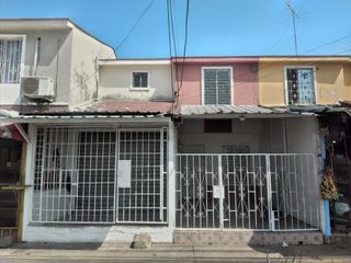 Casa con Local Comercial de alquiler en Mucho Lote 2, ave principal.