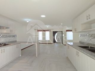 Foto 4 de CASA EN RENTA, CON 2 PARQUEOS, BAÑOS - CANCHAS SUAREZ