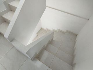 ✅Venta de casa dos plantas con espacios de confort, habitabilidad y con excelente ubicación en el centro urbano de Marianitas de Calderón, Norte de Quito.