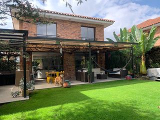 CASA ESPECTACULAR EN CONJUNTO CERRADO